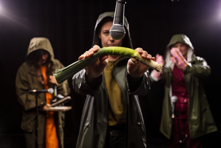 scène uit Niemand weet dat het niet zo is hoorspel kijk|kunst theater